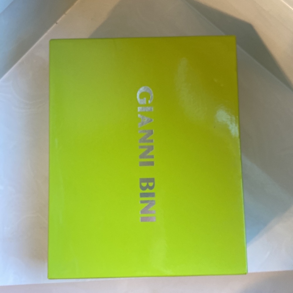 NWT Gianni Bini red Heels - Picture 10 of 14
